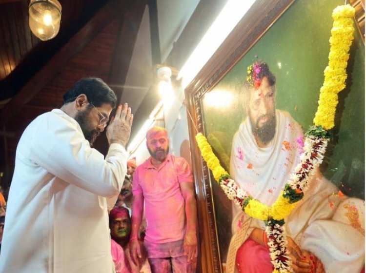 एकनाथ शिंदेंनी आनंद दिघेंना केले अभिवादन,जपली परंपरा