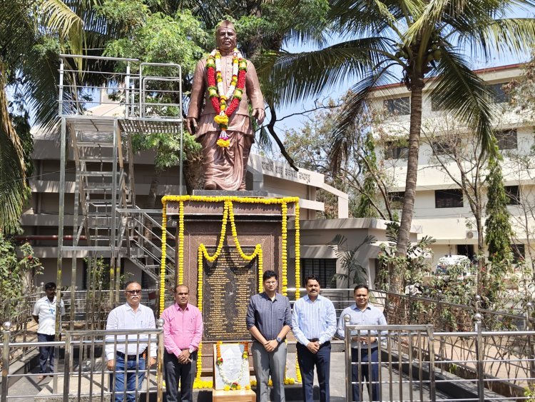 जिल्हा परिषद कोल्हापूर येथे यशवंतराव चव्हाण यांच्या जयंतीनिमित्त अभिवादन