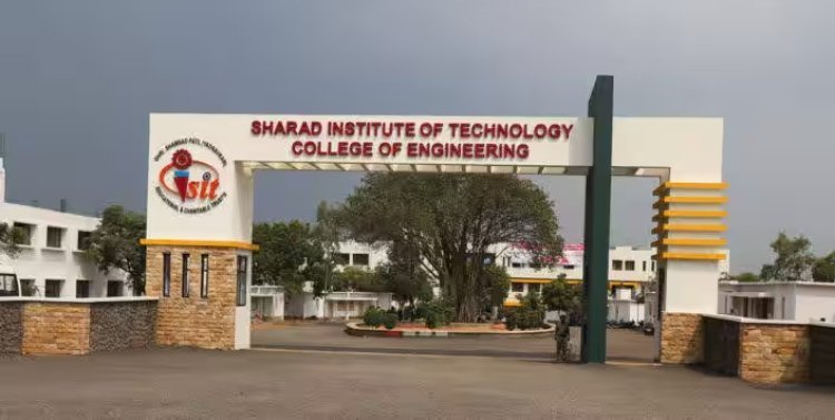 शरद इंजिनिअरिंगमध्ये महिला दिनानिमित्त १२२ जणांचे रक्तदान