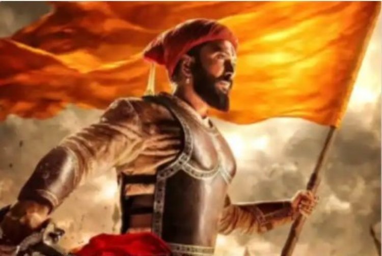 टाळ्यांच्या कडकडाटानं चित्रपटगृह गजबजलं:'धुरंधर 2'च्या स्क्रिनिंगमध्येच झळकला 'राजा शिवाजी'चा टीझर