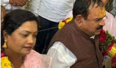 खरातच्या फरार पत्नीविरुद्ध नोटीस जारी; परदेशात पळून जाण्यास नाकाबंदी