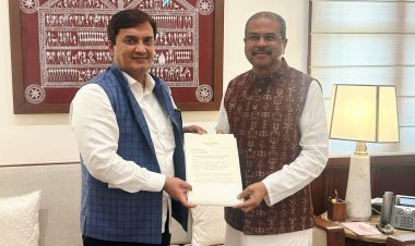 केंद्र सरकारकडून मंजूर निधीतील उर्वरीत सुमारे ५० कोटी  शिवाजी विद्यापीठाला तातडीने मिळावेत-खा. धनंजय महाडिक