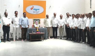 ‘गोकुळ’चे शिल्‍पकार माजी चेअरमन स्‍व.आनंदराव पाटील-चुयेकर यांची ८८ वी जयंती गोकुळमध्‍ये साजरी