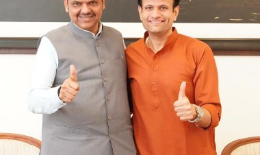 भाजप प्रवेशानंतर मुख्यमंत्री फडणवीस व समरजितसिंह घाटगे यांच्यात रंगल्या राजकीय चर्चा