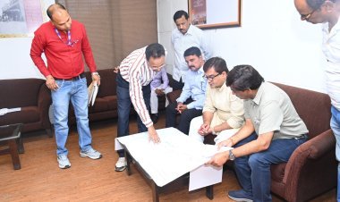 कोल्हापुरातील छत्रपती शाहू महाराज टर्मिनसच्या ४३ कोटींच्या विकासकामांचा खा.धनंजय महाडिक यांनी घेतला आढावा