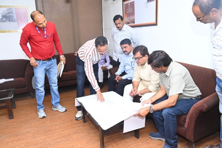 कोल्हापुरातील छत्रपती शाहू महाराज टर्मिनसच्या ४३ कोटींच्या विकासकामांचा खा.धनंजय महाडिक यांनी घेतला आढावा