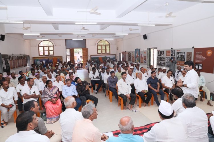 शक्तिपीठ महामार्ग अलाइनमेंट बदल नको संपूर्ण महामार्ग रद्द करा