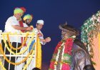 कागलमध्ये राजर्षी छत्रपती शाहू महाराजांच्या पूर्णाकृती पुतळ्याचे जल्लोषात स्वागत