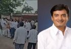 खा.धनंजय महाडिकांवरील कमेंट्स मुळे,पंढरपुरातील सुस्ते येथे कार्यकर्त्यानमध्ये फ्री-स्टाईल हाणामारी