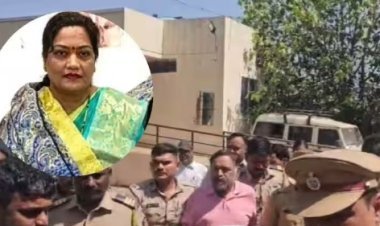 गुलाबी टी-शर्टमधील अशोक खरात कोर्टात स्तब्ध; न्यायाधीशांच्या प्रश्नावर भोंदूची मान हलली
