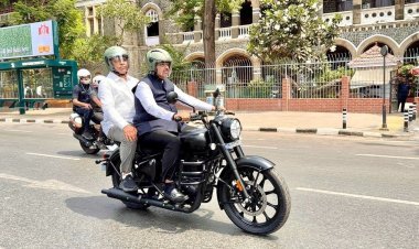 पुढील सहा महिने मोठे शासकीय कार्यक्रम नाहीत; बुलेटवरून विधानभवनात पोहोचलेल्या फडणवीसांचा विरोधकांना इशारा