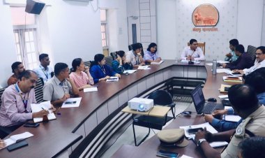 वसुली, स्वच्छता, पाणीपुरवठा व विकासकामांना गती दया - आयुक्त डॉ. राजेंद्र भारुड