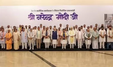 अमित शाहांच्या शेजारी शिंदे, दिल्लीतील फोटो ठरले चर्चेचा विषय