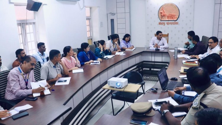 वसुली, स्वच्छता, पाणीपुरवठा व विकासकामांना गती दया - आयुक्त डॉ. राजेंद्र भारुड