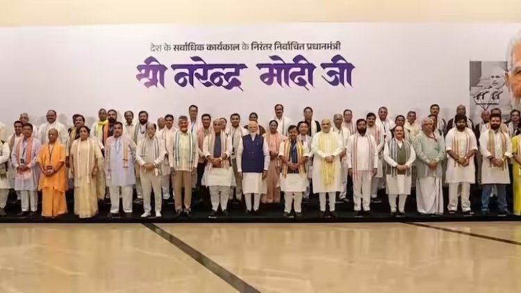अमित शाहांच्या शेजारी शिंदे, दिल्लीतील फोटो ठरले चर्चेचा विषय