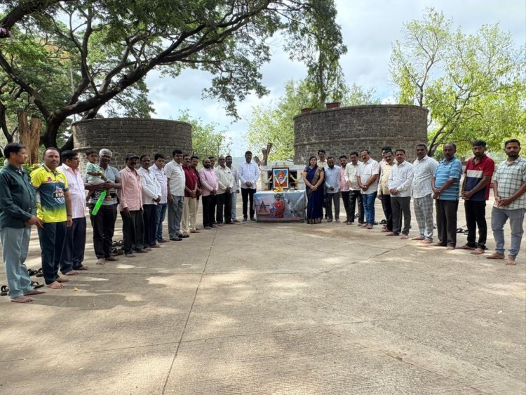 कळंबा तलाव संरक्षण व संवर्धन आंदोलन यांच्या वतीने राजर्षी शाहू महाराज यांना विनम्र अभिवादन