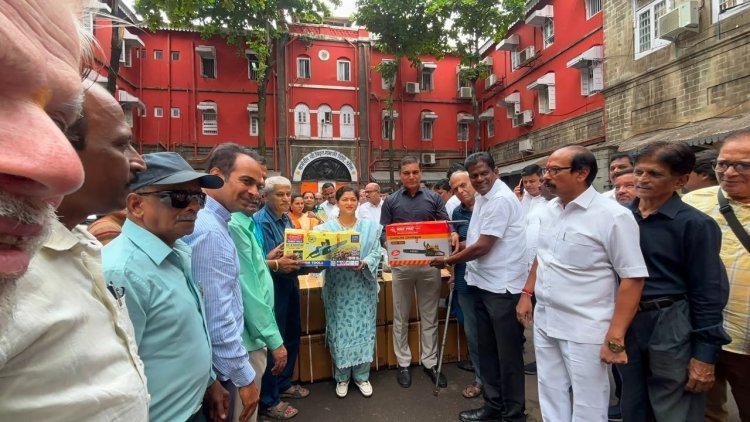 महावीर गार्डन मॉर्निंग ग्रुपकडून महापालिकेच्या स्मशानभूमीस तीन लाकूड कटिंग यंत्रांची भेट