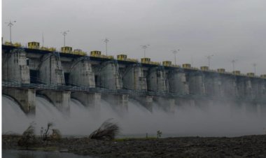 प्रशासनाचा जीवघेणा हलगर्जीपणा! धरणातून पूर्वसूचनेशिवाय सोडलं पाणी; वैनगंगा नदीत ट्रॅक्टरसह ३ कामगार वाहून गेले, पण...
