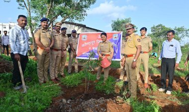 हरित महाराष्ट्र, समृद्ध महाराष्ट्र मोहिमेला कोल्हापूर पोलिसांचा हातभार; शाहूपुरी पोलीस ठाण्यांतर्गत ७५ वृक्षांची लागवड