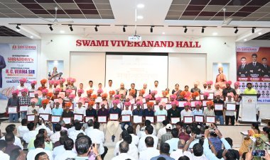 'श्रद्धा इन्स्टिट्यूट'च्या गुणवंतांचा ऐतिहासिक महा-सत्कार; २१ विद्यार्थी IIT तर २९ विद्यार्थी NIT मध्ये
