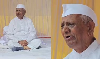 विद्यार्थ्यांच्या वेदना पाहून अण्णा हजारे भावुक; आंदोलनस्थळी पोस्टर पाहताच डोळ्यात आले अश्रू
