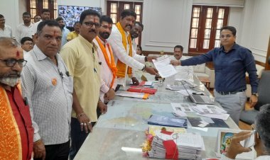 सकल हिंदू समाज आणि  हिंदू जनसंघर्ष समिती यांच्या वतीने जिल्हाधिकाऱ्यांना निवेदन