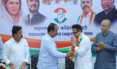 काँग्रेसचा सुनील तटकरेंना मोठा धक्का; भाचे कॅप्टन अमोल महाडिक यांनी सहकाऱ्यांसह हातात धरला काँग्रेसचा हात