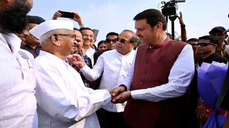 अण्णा हजारेंचा दबाव यशस्वी! मुख्यमंत्री फडणवीसांचा पुढाकार, बदलांना स्थगिती