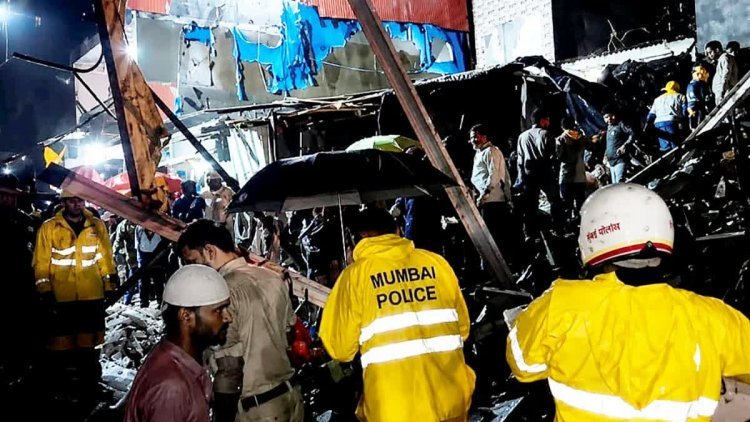 मुंबईत पावसाचे थैमान; मानखुर्दमध्ये ३ मजली चाळ कोसळून ६ जणांचा दुर्दैवी मृत्यू!