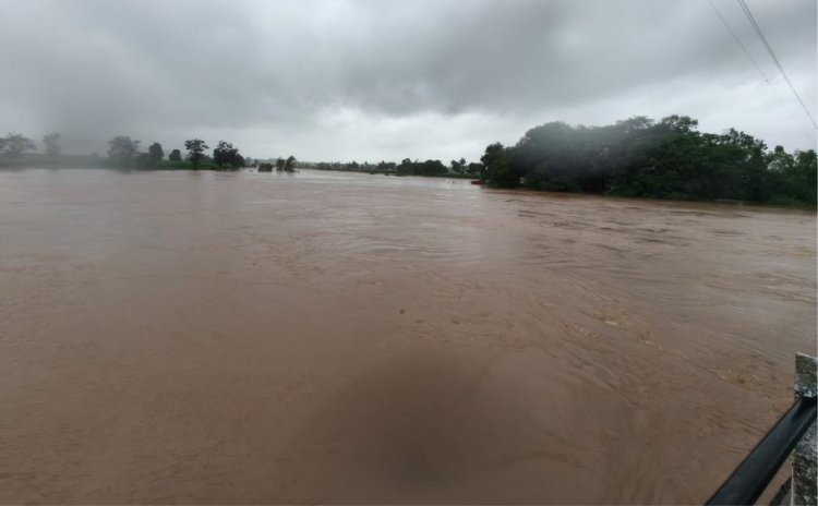 पाच नद्यांच्या संगमावर पाण्याचे तांडव ! पंचगंगा नदीची इशारा पातळीकडे वाटचाल, ५१ बंधारे पाण्याखाली