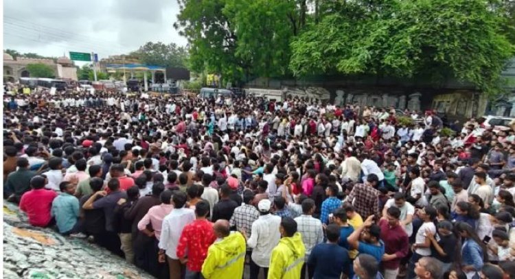 "आम्ही 'व्हायरस' नाही तर 'व्हॅक्सीन'!" शिक्षणमंत्री धर्मेंद्र प्रधानांवर अभिजीत दिपकेंचा छत्रपती संभाजीनगरमधून घणाघात