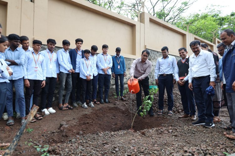 *संजय घोडावत इन्स्टिट्यूटमध्ये वृक्षांचे रोपण; पर्यावरण संवर्धनाचा प्रेरणादायी उपक्रम*