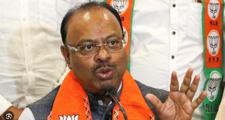 फडणवीस दिल्लीत जाणार अन् सूत्रं बावनकुळेंकडे? चर्चांवर भाजप प्रदेशाध्यक्षांनी सोडलं मौन; अंधारेंचा खोचक टोला, वाचा काय घडलं!