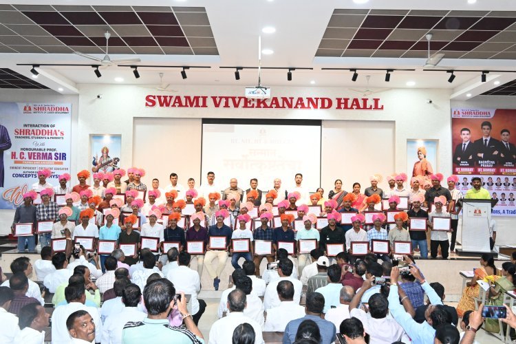 'श्रद्धा इन्स्टिट्यूट'च्या गुणवंतांचा ऐतिहासिक महा-सत्कार; २१ विद्यार्थी IIT तर २९ विद्यार्थी NIT मध्ये