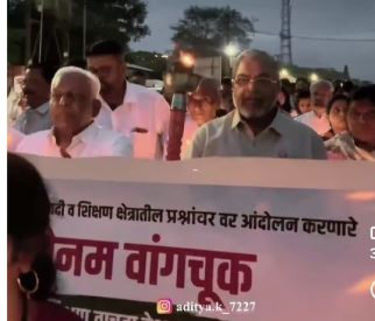 सोनम वांगचुक व नीट घोटाळा प्रकरण : जयसिंगपुरात भव्य कॅन्डल मार्च; "आंदोलकांवर कारवाई करून सरकार लोकशाहीचा गळा घोटतंय" ; राजू शेट्टींचा घणाघात