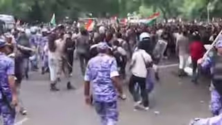 जंतर-मंतरवर तणाव! आंदोलकांना रोखताना दिल्ली पोलिसांचा लाठीचार्ज