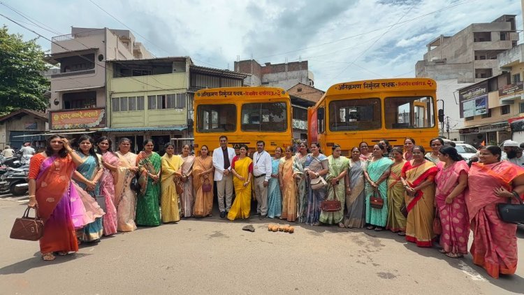 भंगारात निघालेल्या आणखीन दोन आरसी गाड्यांचं अतिक्रमण निर्मूलन ट्रकमध्ये रूपांतर