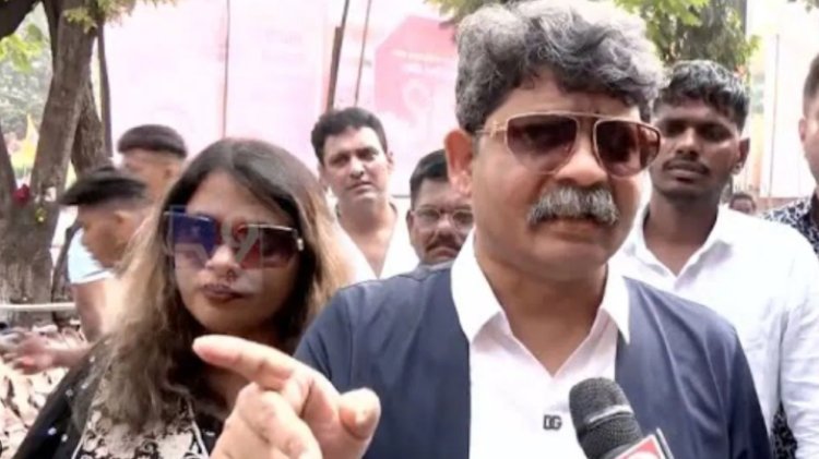 ठाकरे दोन लेकरांच्या प्रमोशनसाठी आले, घोषणा द्यायला रोजाने माणसं लावली ; 'तिरंगा रॅली'वरून गुणरत्न सदावर्तेंची घणाघाती टीका
