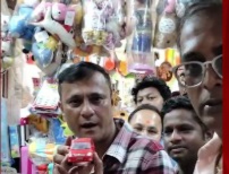 'इनोव्हा'च्या मागणीवर मनसेचा उपरोधिक टोला; संदीप देशपांडेंनी खेळण्यातील गाड्या पाठवल्या गिफ्ट