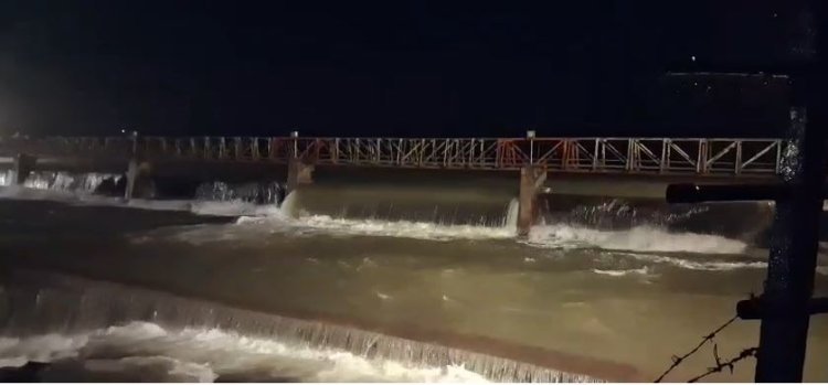 राधानगरी धरण १०० टक्के भरले ! ६ नं. चा स्वयंचलित दरवाजा उघडला