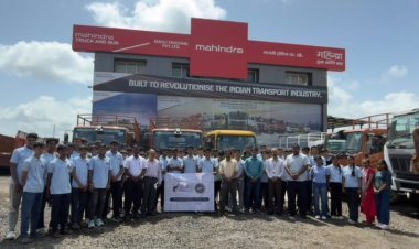 New Institute of Technology Kolhapurच्या विद्यार्थ्यांची माऊली ट्रकिंगला औद्योगिक भेट; महिंद्राच्या व्यावसायिक वाहनांची घेतली प्रत्यक्ष माहिती