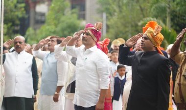 कोल्हापुरात स्वातंत्र्यदिनाचा उत्साह; पालकमंत्री प्रकाश आबिटकर यांच्या हस्ते ध्वजारोहण व मानवंदना