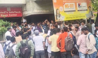 हायकोर्ट लिपिक परीक्षेत गडबड ; विद्यार्थ्यांचे आंदोलन
