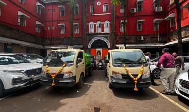इंडसइंड बँकेकडून महानगरपालिकेस सीएसआर निधीतून दोन टिप्पर वाहन