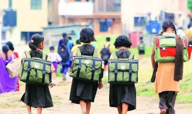 आदिवासी विद्यार्थ्यांच्या प्रवेशाला ब्रेक; 25 हजार मुलं अजूनही शाळेच्या प्रतीक्षेत, शिक्षणाचं नुकसान होण्याची भीती