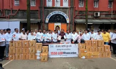 डी.वाय.पी. ग्रुपतर्फे आ.सतेज पाटील यांच्या हस्ते महानगरपालिकेला १५५० एलईडी दिव्यांची भेट