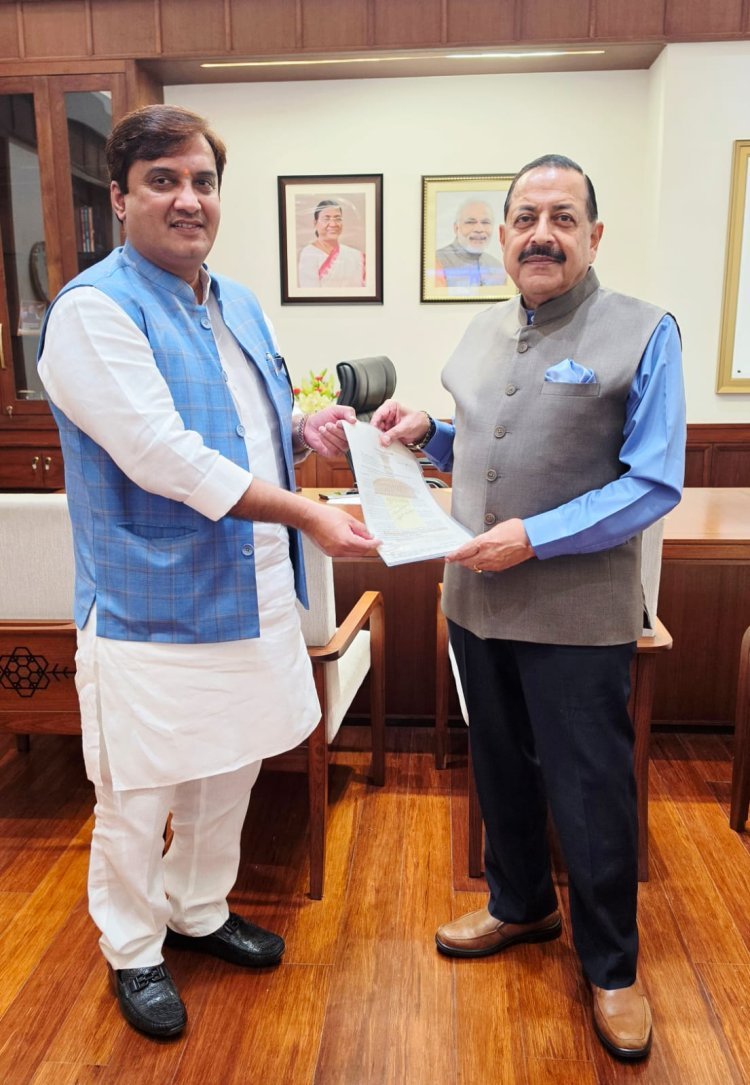 विद्यार्थ्यांच्या हिताचा विचार करून कोल्हापुरात एनडीए परीक्षेचे केंद्र सुरू करावे - खा.धनंजय महाडिक