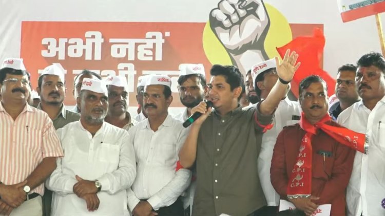 पुणे-नाशिक सेमी हायस्पीड रेल्वेचा मार्ग बदलल्याने संगमनेर-सिन्नर भागात उद्रेक; चाकण ते सिन्नर दरम्यान सर्वपक्षीय 'चक्काजाम' आंदोलन