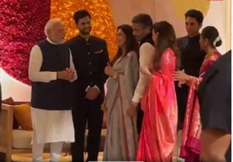 PM मोदी स्टेजवर येताच सुप्रिया सुळेंनी रोहित पवारांना हाताला धरून पुढे आणलं; पुढे काय घडलं?