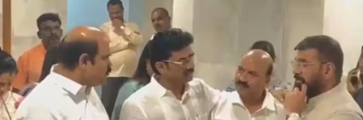 इकडे सचिन अहिरांनी मुंबईत शिंदेंची शिवसेना बांधायला घेतली, तिकडे भाऊही बैठकींना हजेरी; सुनील अहिरही ठाकरेंची साथ सोडणार?